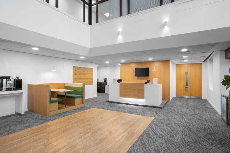 3 The Drive, Great Warley for lease - Interior Photo - Image 2 of 10