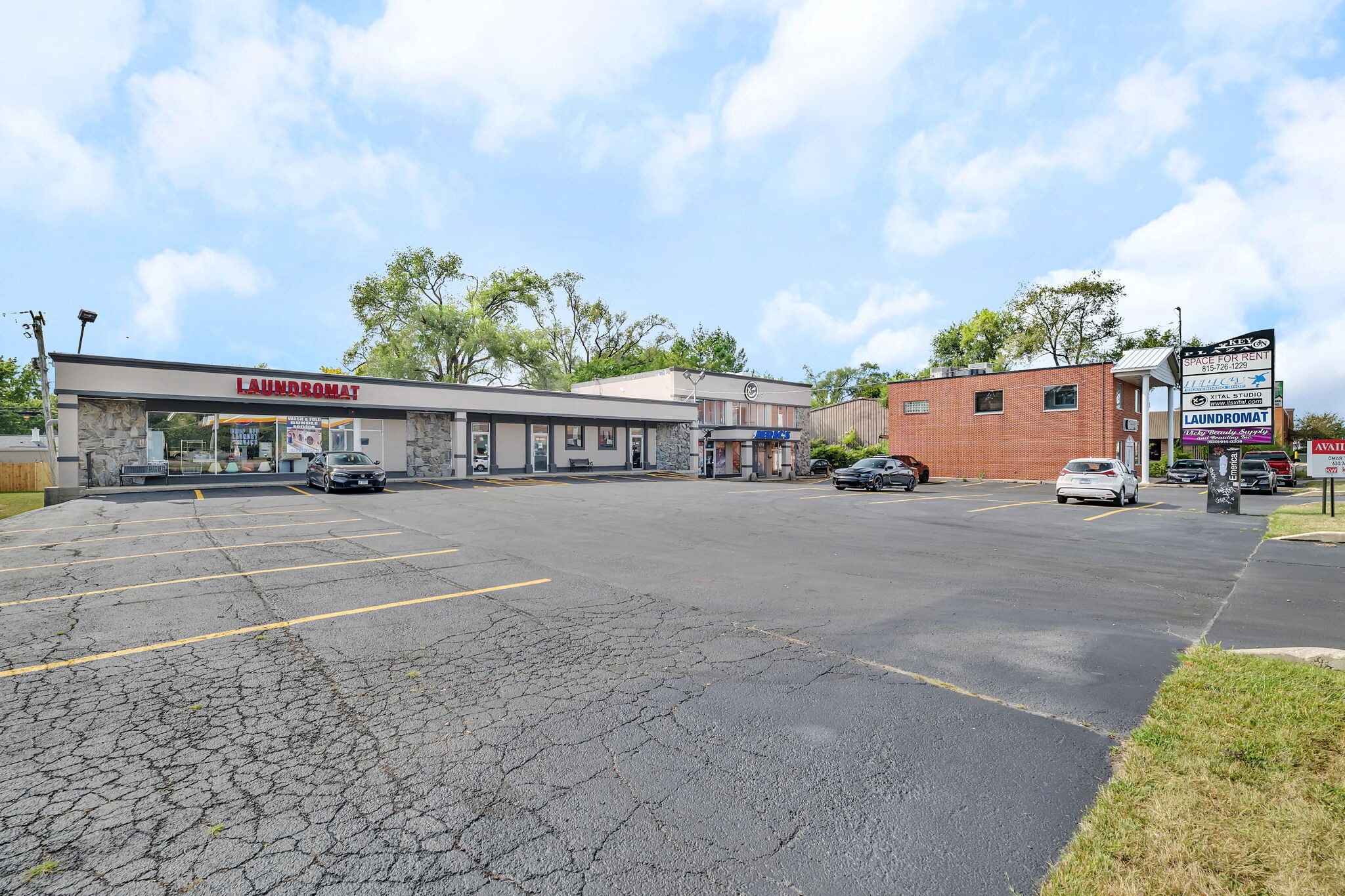 2357 Plainfield Rd, Crest Hill, IL for lease Interior Photo- Image 1 of 17