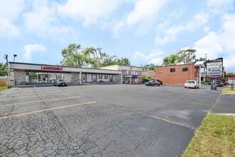 2357 Plainfield Rd, Crest Hill, IL for lease Interior Photo- Image 1 of 17