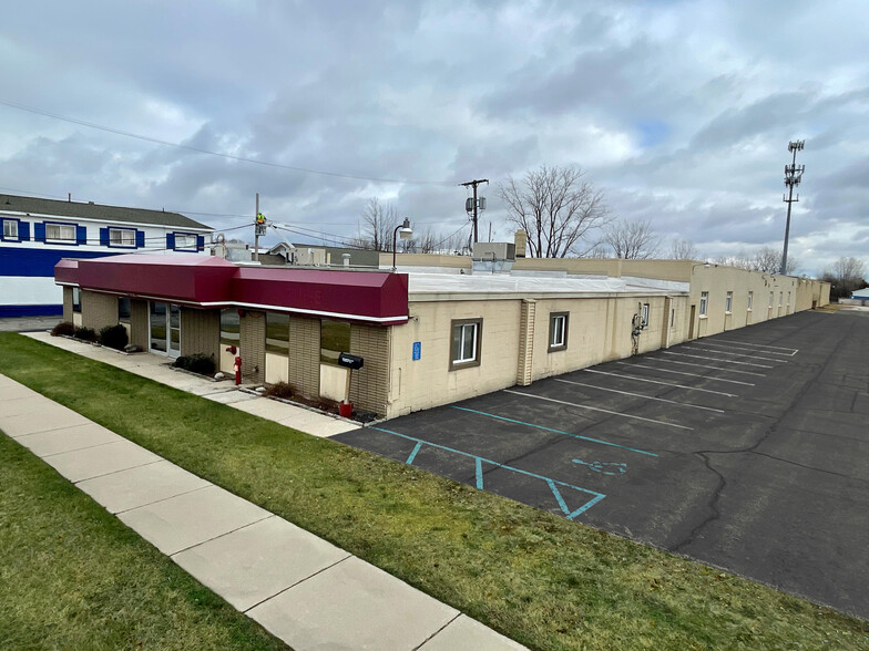 3320 Bay Rd, Saginaw, MI for sale - Building Photo - Image 1 of 1