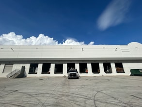 3801-3899 SW 30th Ave, Fort Lauderdale, FL à louer Photo du bâtiment- Image 2 de 2