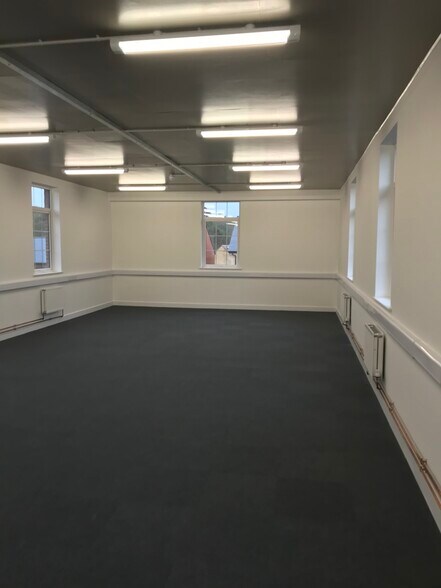 Challenger Pl, Bordon à louer - Photo du bâtiment - Image 3 de 8