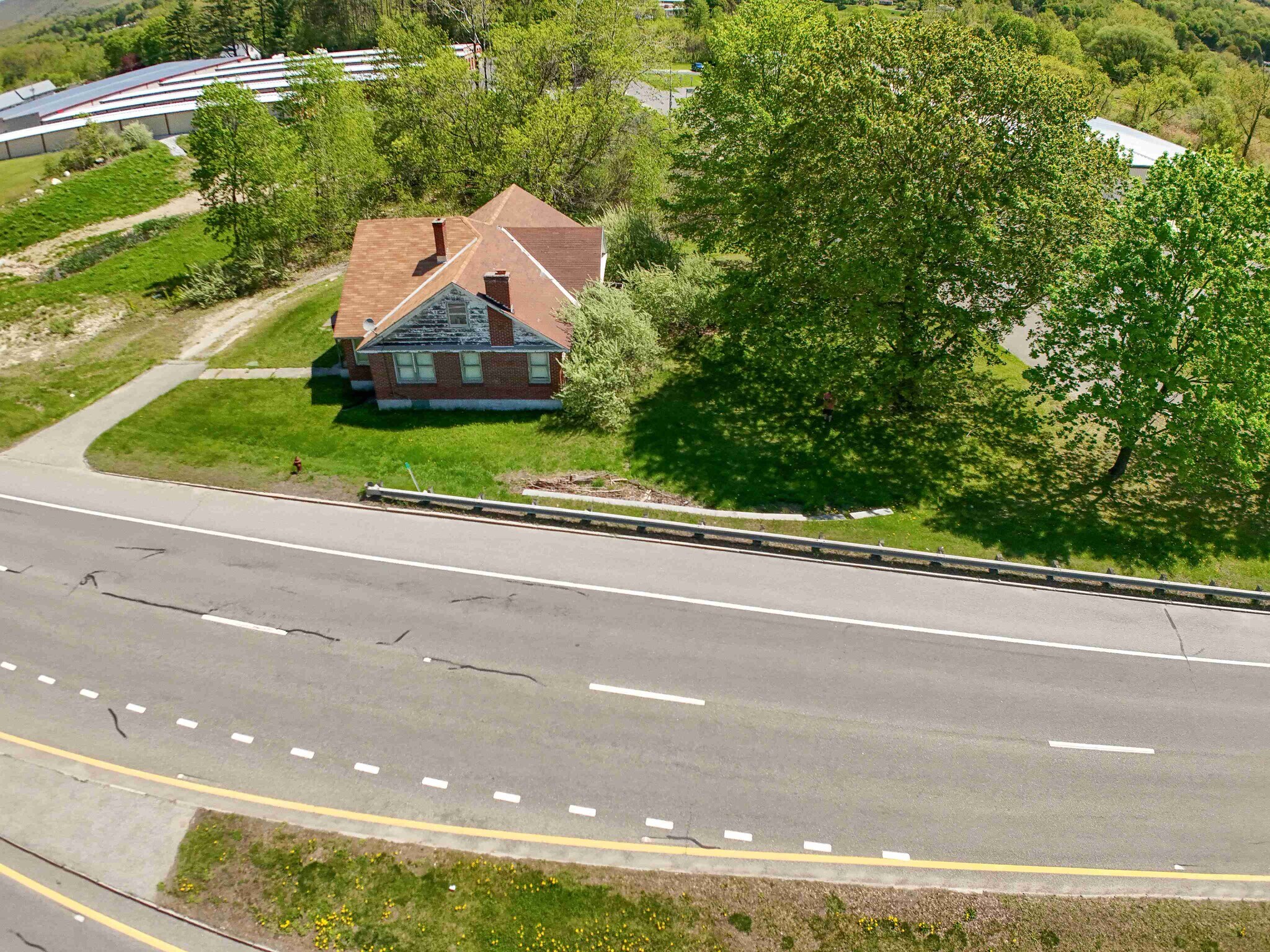 1499 S State St, North Adams, MA à vendre Photo du bâtiment- Image 1 de 31