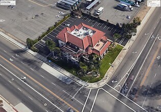 1675 N Main St, Orange, CA - AERIAL  map view