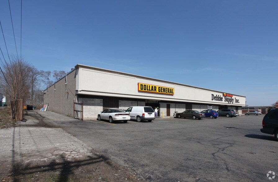 453 W Commercial St, East Rochester, NY à louer - Photo du bâtiment - Image 2 de 4