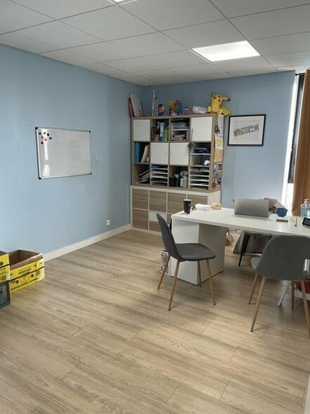 Office in Brest for lease - Building Photo - Image 1 of 3