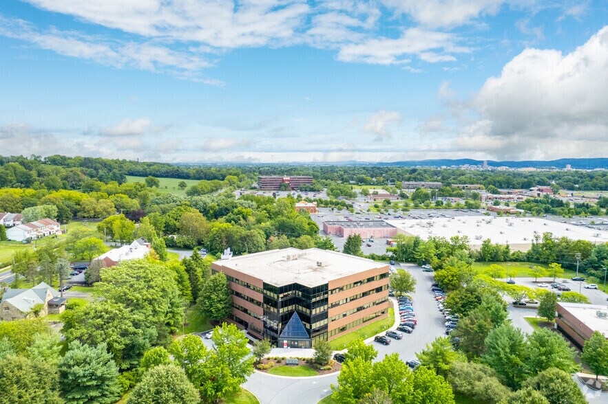 1611 Pond Rd, Allentown, PA à vendre - Aérien - Image 2 de 3