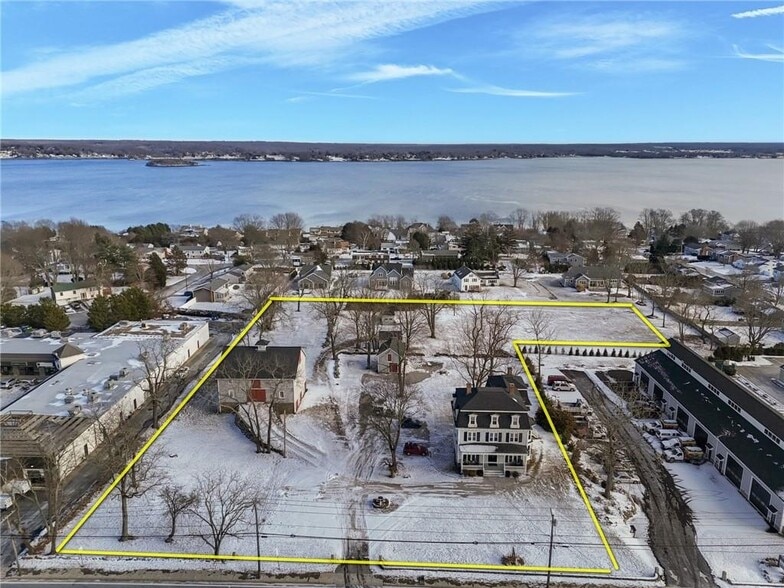2967 East Main Rd Rd, Portsmouth, RI for sale - Primary Photo - Image 1 of 12