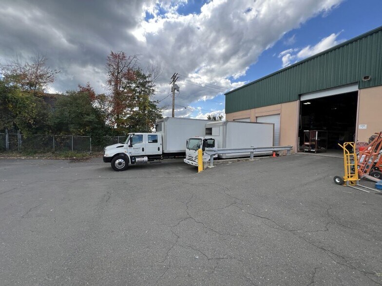 304 Boston Post Rd, Orange, CT à louer - Photo du bâtiment - Image 2 de 9