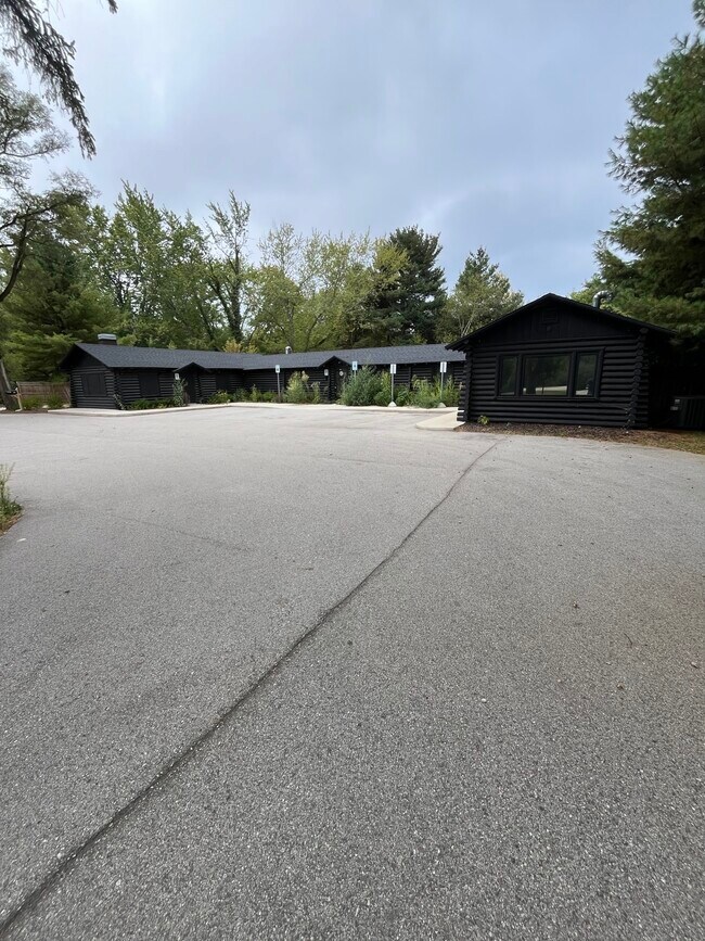 Plus de détails pour 2790 Blue Star Hwy, Fennville, MI - Spécialité à vendre