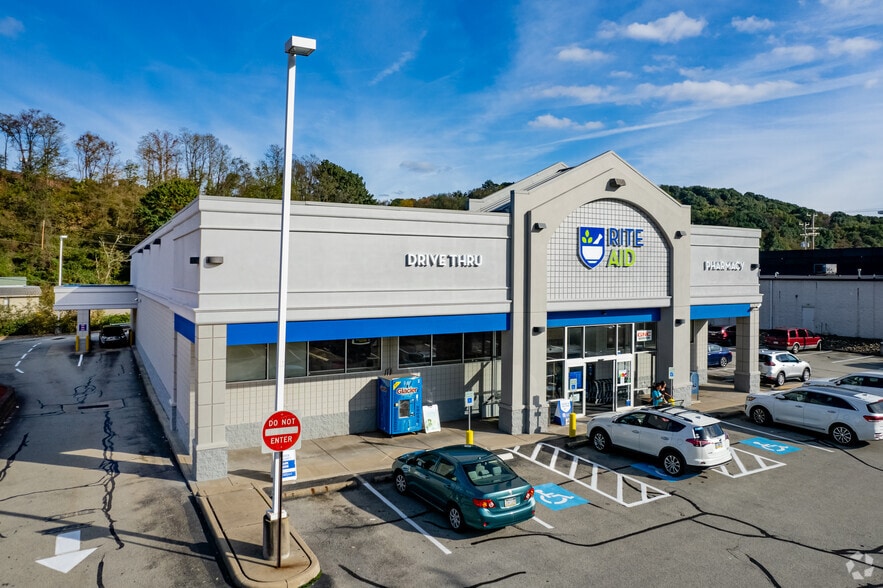 1804 Golden Mile Hwy, Pittsburgh, PA à vendre - Photo du bâtiment - Image 3 de 5