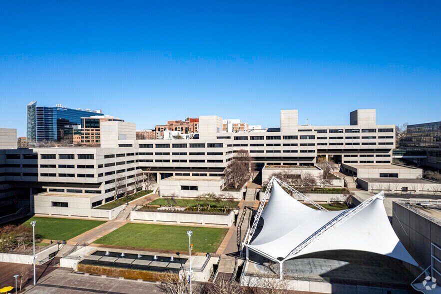 2400-2480 Pershing Rd, Kansas City, MO à louer - Photo du bâtiment - Image 2 de 6