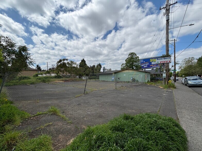 5844 E Burnside St, Portland, OR for sale - Building Photo - Image 3 of 9