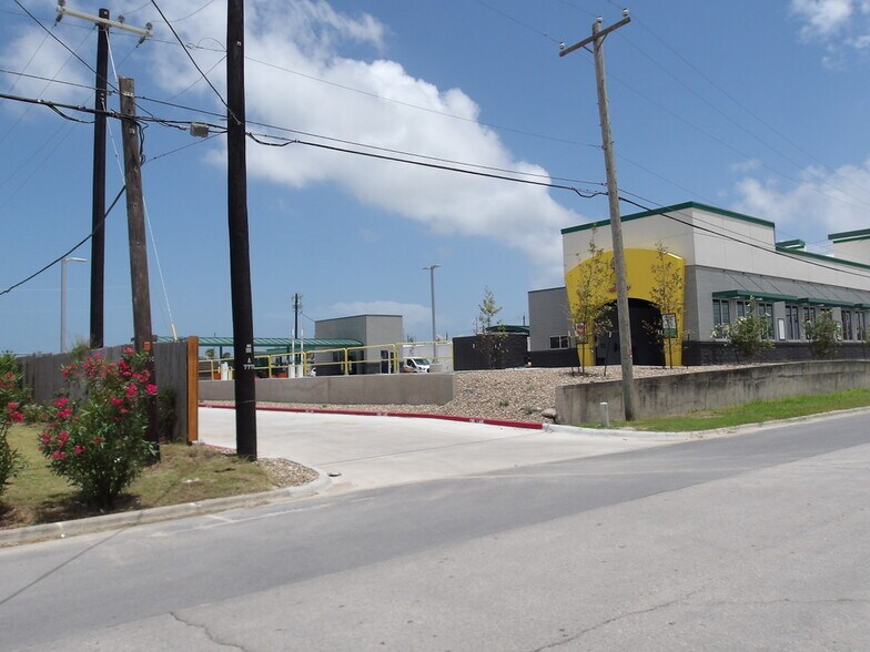 1504 Hwy 100, Port Isabel, TX à vendre - Photo du bâtiment - Image 2 de 27