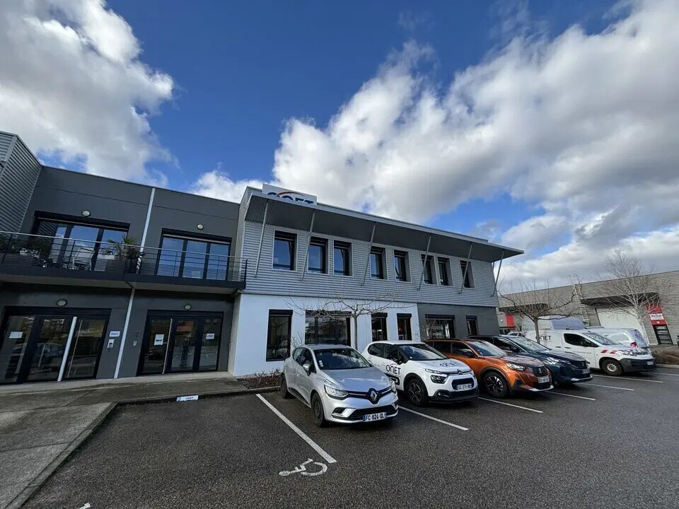 Flex in Saint-Priest for lease Building Photo- Image 1 of 14