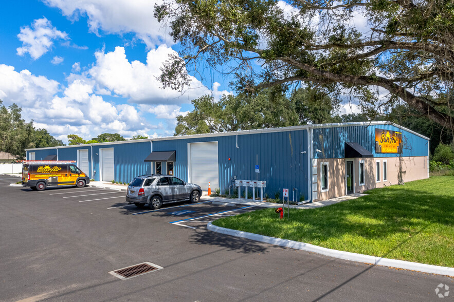 East Tampa Industrial Opportunity portfolio of 2 properties for sale on LoopNet.ca - Primary Photo - Image 1 of 3