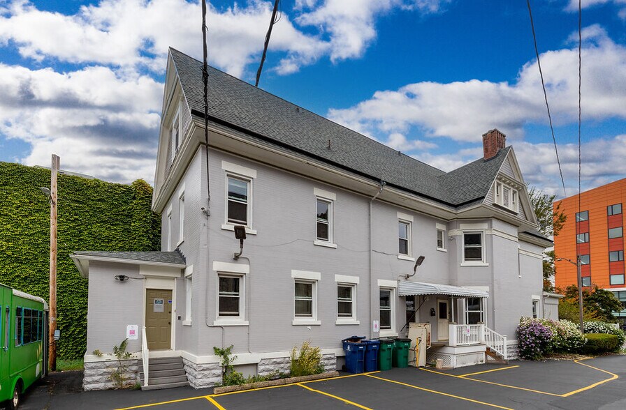 1092 Main St, Buffalo, NY à louer - Photo du bâtiment - Image 2 de 32