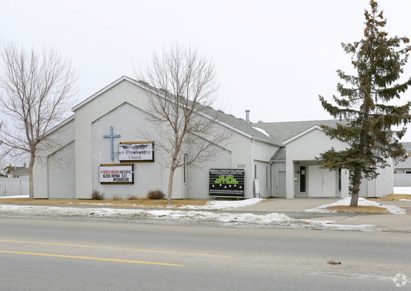 3125 Catalina Blvd NE, Calgary, AB à vendre - Photo du bâtiment - Image 2 de 4