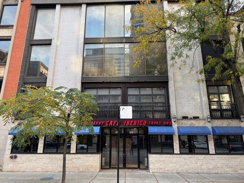 737-739 N La Salle Dr, Chicago, IL à louer - Photo du bâtiment - Image 2 de 19