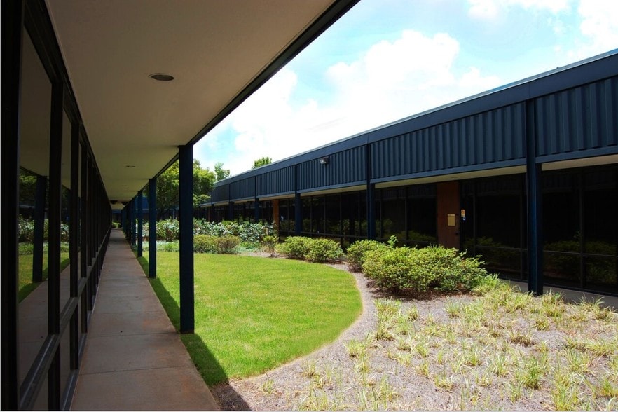 3260 Pointe Pky, Peachtree Corners, GA for lease - Primary Photo - Image 1 of 4