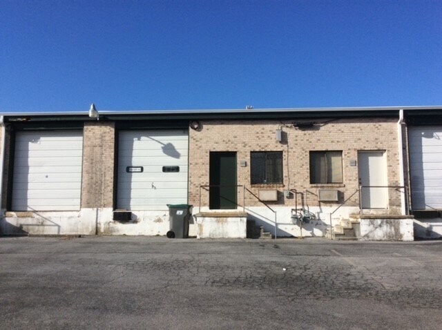 331-348 Robinson Ln, Wilmington, DE for lease - Building Photo - Image 2 of 6
