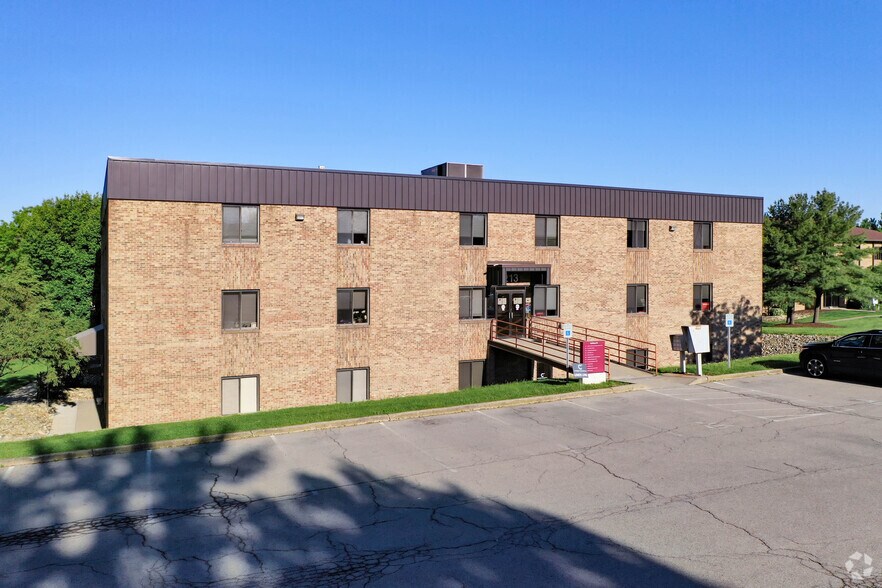 213 Executive Dr, Cranberry, PA à louer - Photo du bâtiment - Image 2 de 11