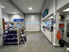 1448 Crown St, North Vancouver District, BC for lease Interior Photo- Image 2 of 5