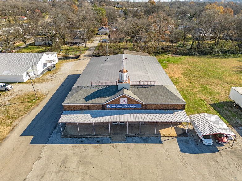 445 N 1st St, Pulaski, TN for sale - Building Photo - Image 3 of 32