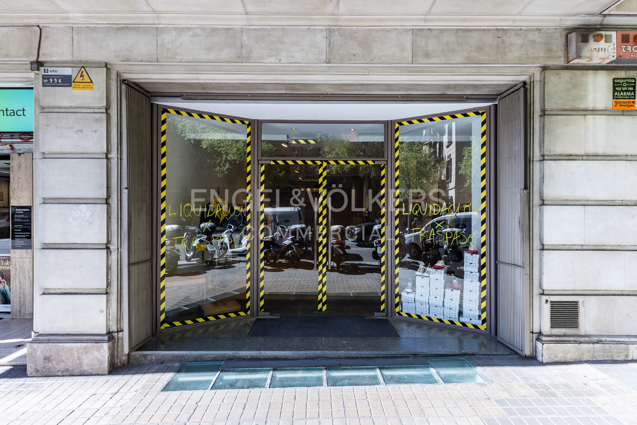 Retail in Barcelona, Barcelona for lease Primary Photo- Image 1 of 5