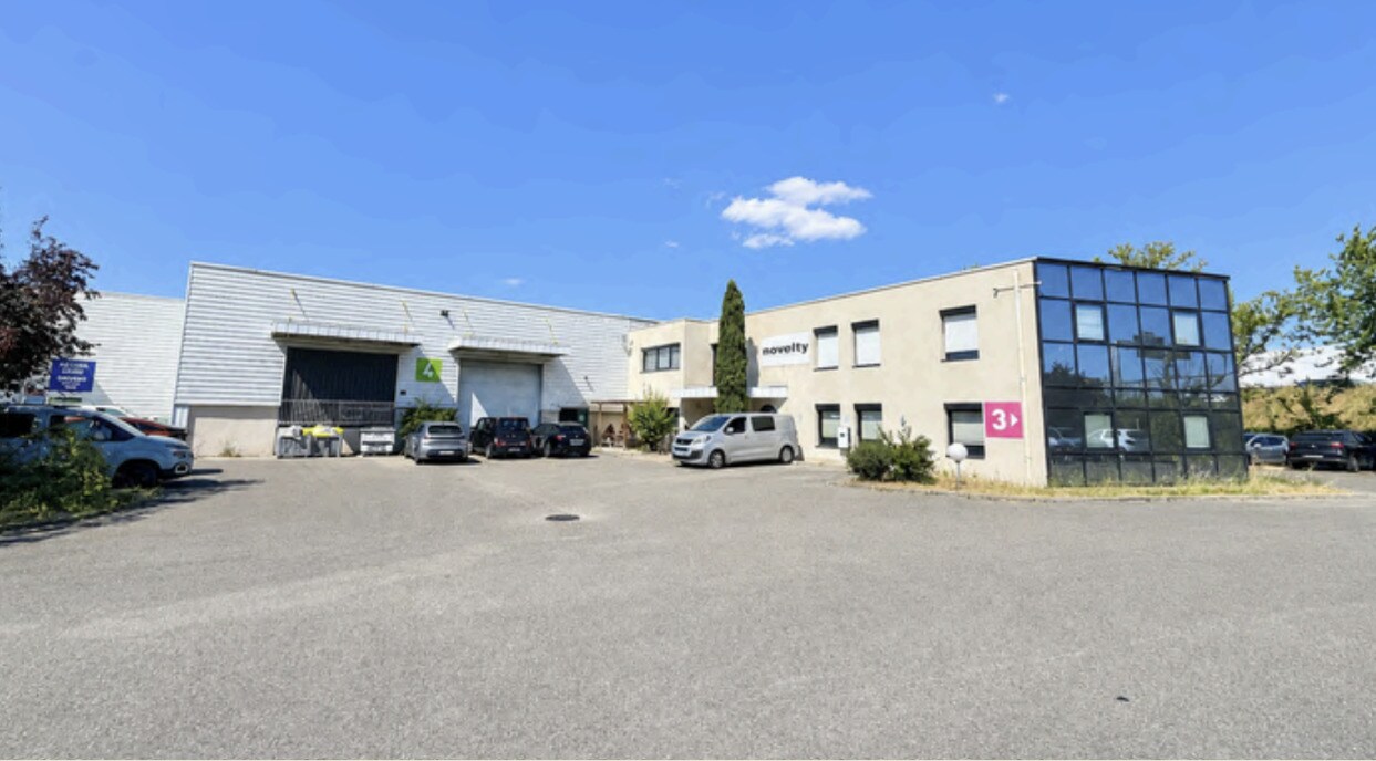 Flex in Chassieu for lease Building Photo- Image 1 of 6