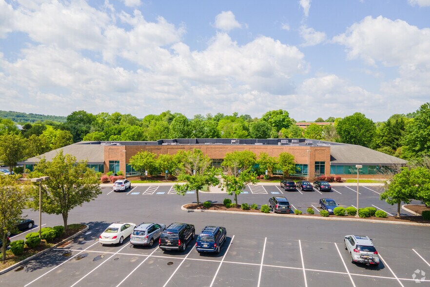 100 Campbell Blvd, Exton, PA à louer - Photo du bâtiment - Image 3 de 7