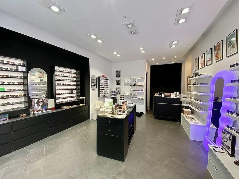 Retail in Nice for lease - Interior Photo - Image 1 of 2