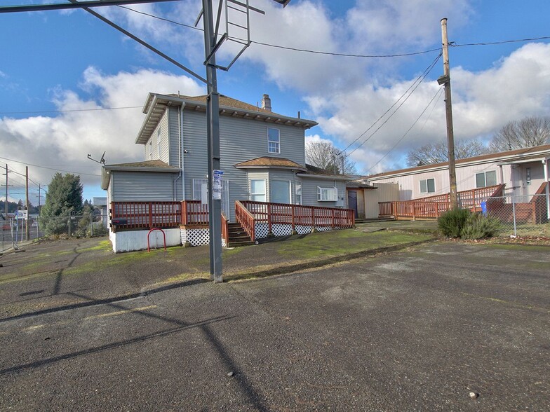 8523 SE Stark St, Portland, OR for sale - Building Photo - Image 3 of 9