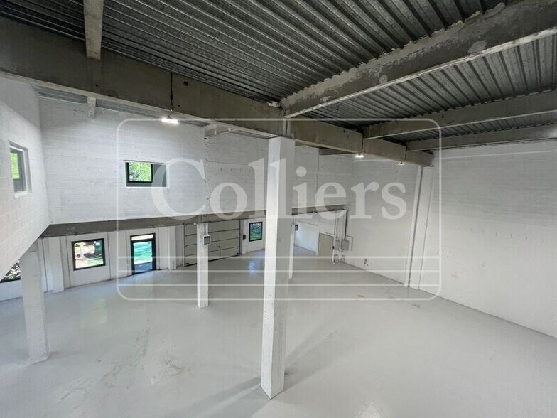 Flex in Vitrolles for lease - Interior Photo - Image 3 of 10