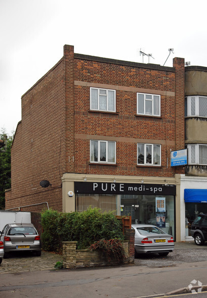 9 Chigwell Rd, London for lease - Primary Photo - Image 1 of 4