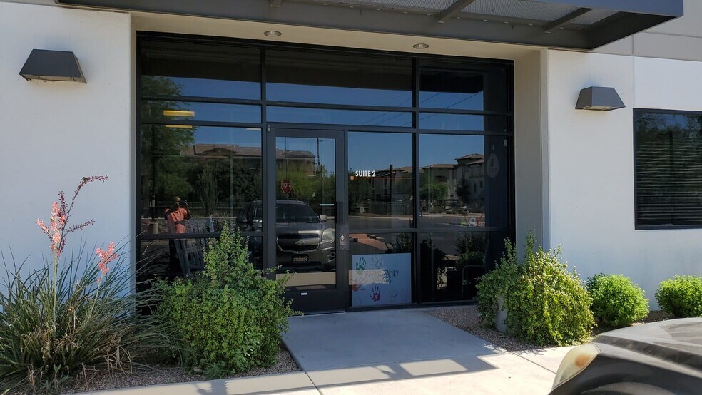 2221 W Pecos Rd, Chandler, AZ à louer - Photo du bâtiment - Image 3 de 19