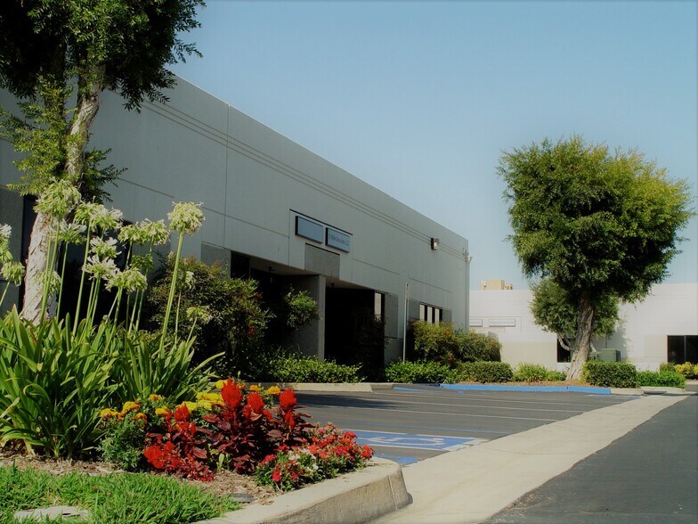 5670 Schaefer Ave, Chino, CA à louer - Photo du bâtiment - Image 3 de 14