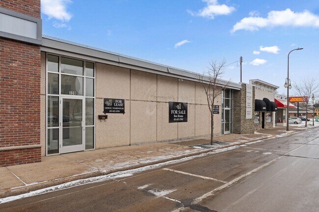 Plus de détails pour 320 S Knowles Ave, New Richmond, WI - Commerce de détail à vendre