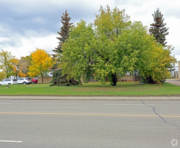 4010 76th Ave NW, Edmonton, AB for lease - Building Photo - Image 2 of 4