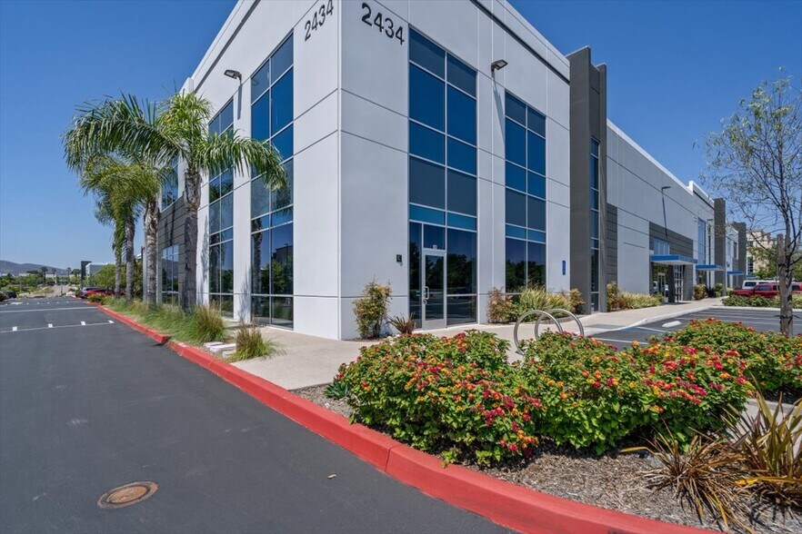 2434 Fenton St, Chula Vista, CA à vendre - Photo du bâtiment - Image 2 de 16