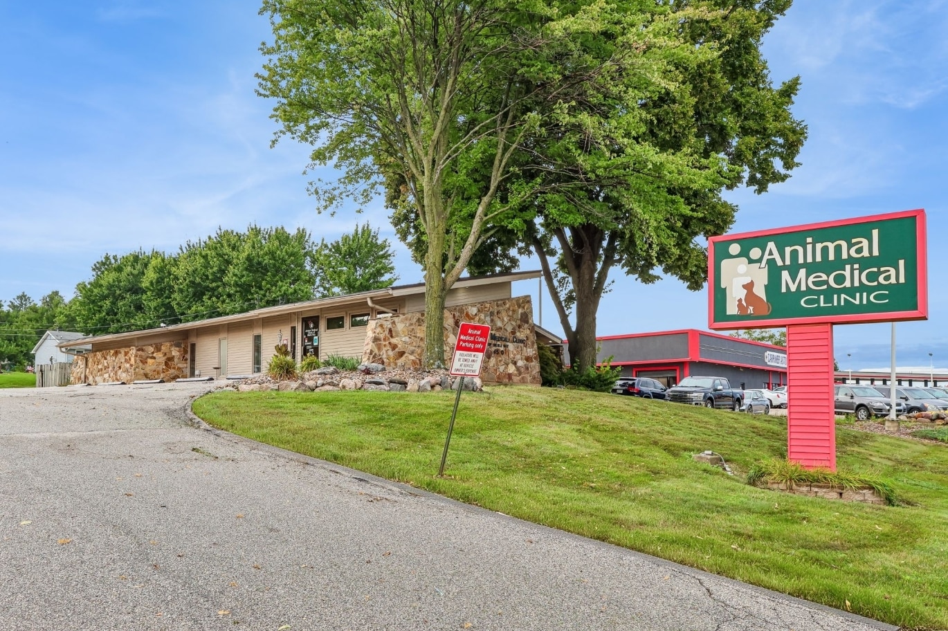 4520 Merle Hay Rd, Des Moines, IA for lease Building Photo- Image 1 of 11