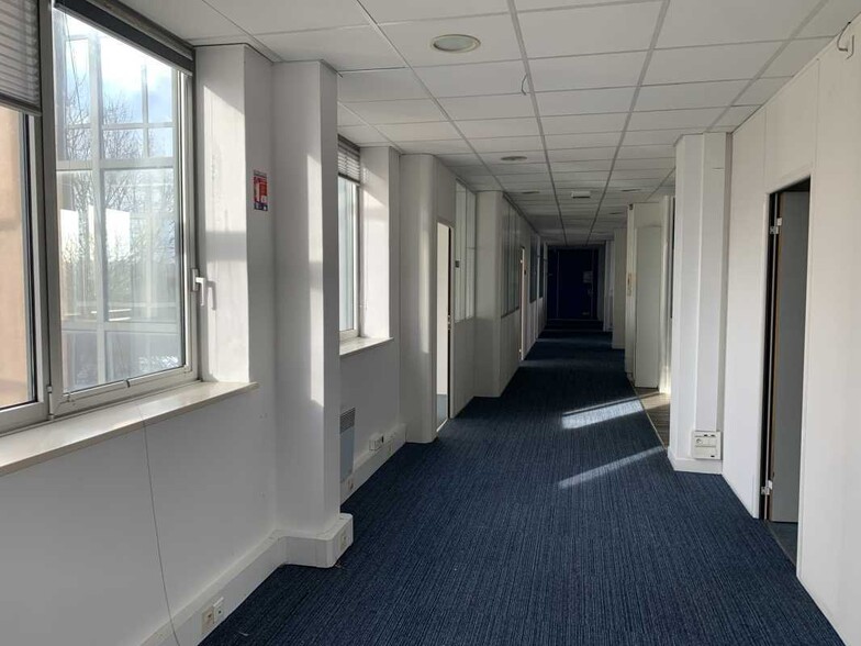 Bureau dans Neuilly-Plaisance à louer - Photo intérieure - Image 3 de 11
