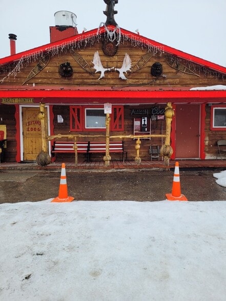 5760 Steese Hwy, Fairbanks, AK à vendre - Photo du bâtiment - Image 2 de 16