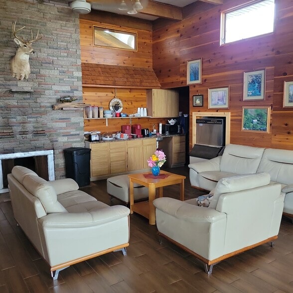 35541 M107, Ontonagon, MI à vendre - Photo du bâtiment - Image 2 de 9