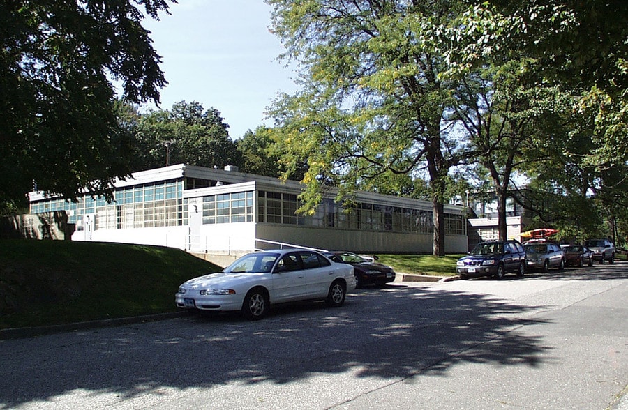 1 Lacey Pl, Southport, CT for sale - Primary Photo - Image 1 of 1