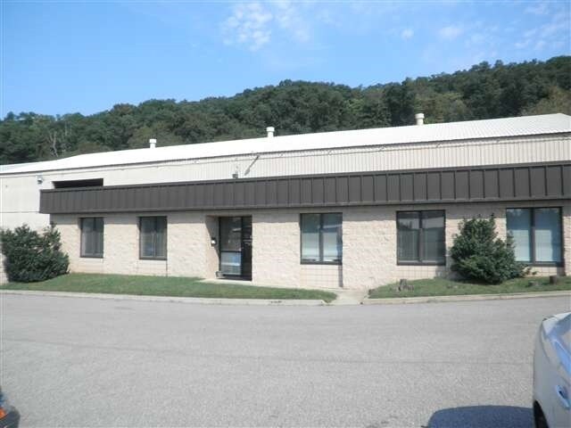 235 Terrace Ave, Huntington, WV à louer - Photo du bâtiment - Image 3 de 14
