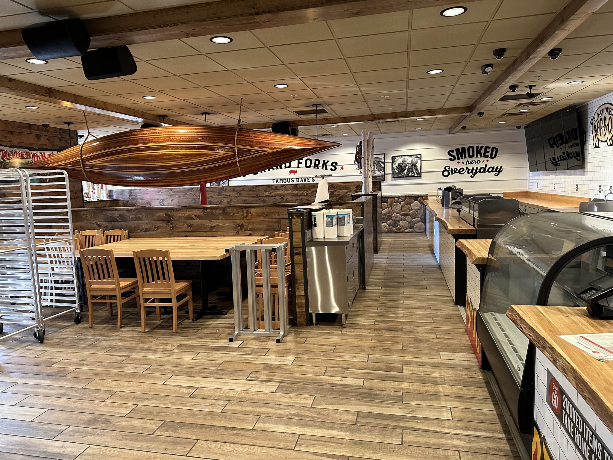 1970 S Columbia Rd, Grand Forks, ND for lease Primary Photo- Image 1 of 8