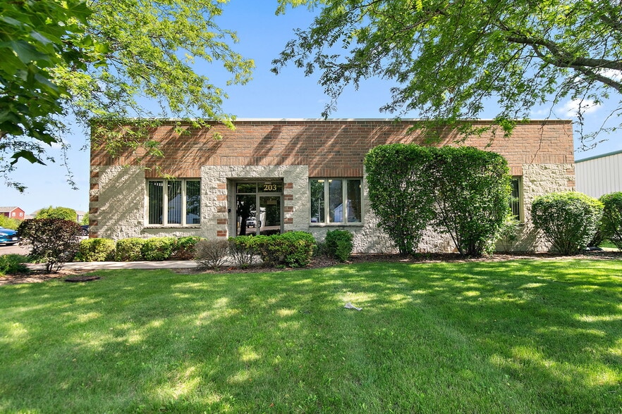 203 Commercial Dr, Yorkville, IL for sale - Building Photo - Image 2 of 40