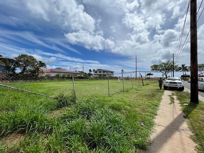 87-1818 Farrington Hwy, Waianae, HI à louer - Photo du bâtiment - Image 2 de 7