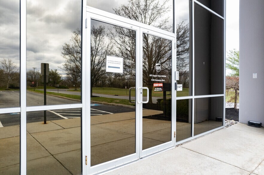 1130 Commerce Blvd, Logan Township, NJ à louer - Photo du bâtiment - Image 3 de 4